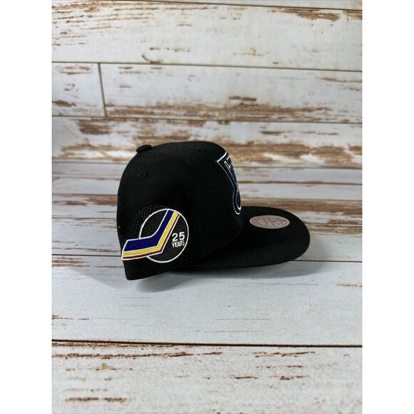 Mitchell & Ness NHL St. Louis Blues Team Logo Navy Retro Snapback Cap Hat - Picture 2 of 5